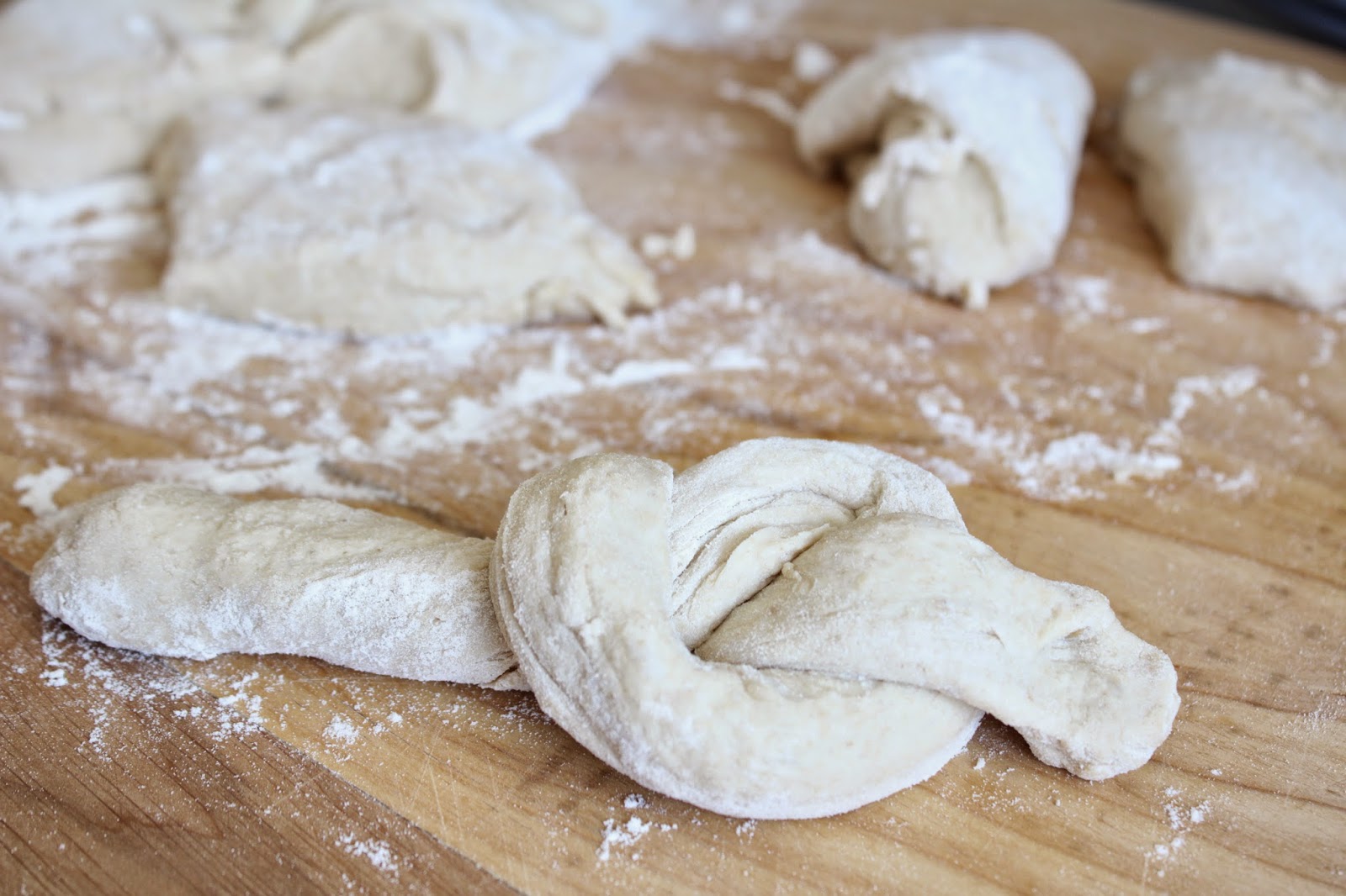 domowe kajzerki zaplatanie krok 3