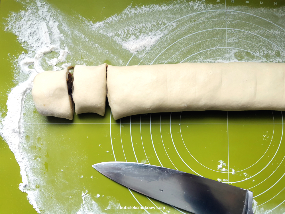 drożdżowe kapuśniaczki - formowanie/krojenie